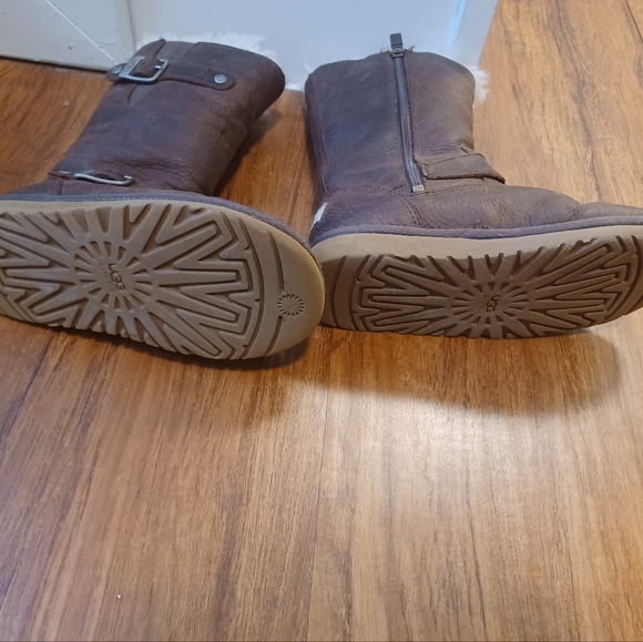 UGG Boots - Picture 2 of 5